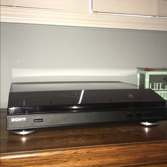 Stereo Turntable System - Picture 1 of 4